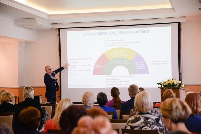 Nodarbinātības tendences seminārā apskatīja TRIVIUMS pasniedzējs, Latvijas Startup uzņēmumu asociācijas valdes loceklis Daniels Pavļuts